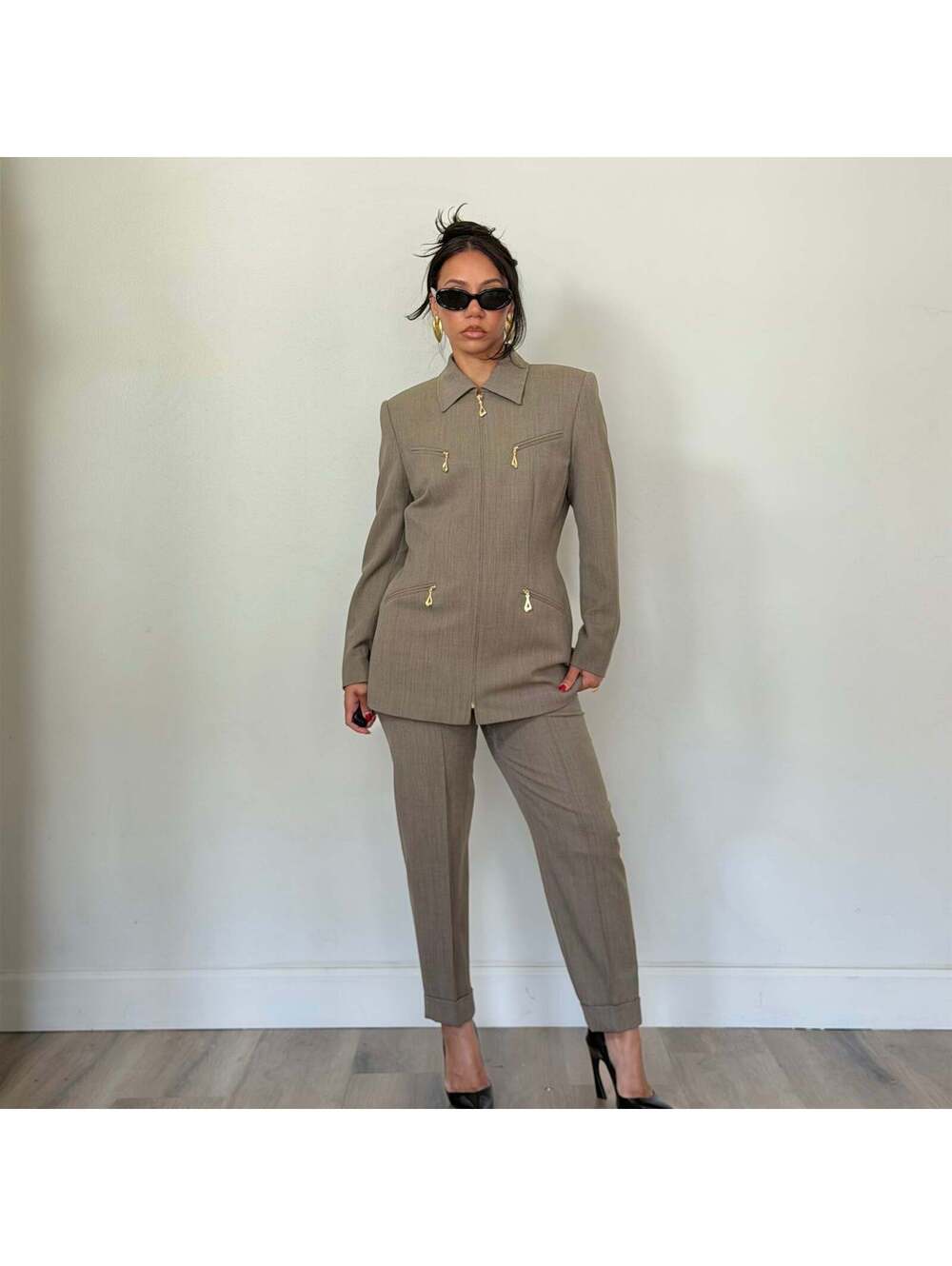 Escada - Picture 2 of 9